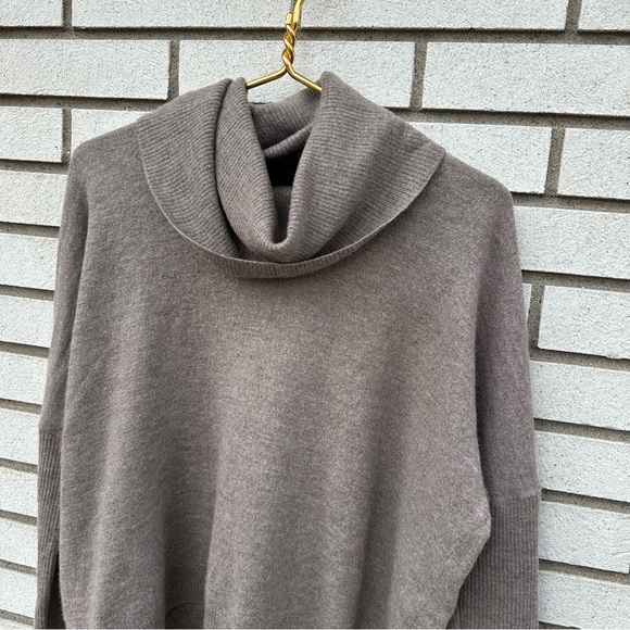 Cynthia Rowley Extrafine Merino Wool Knit Sweater Cowl Neck Boxy Fit Taupe S/M - Picture 2 of 7